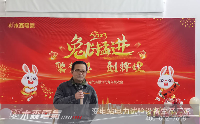 虎年喜結(jié)豐收果,兔歲欣開幸福花